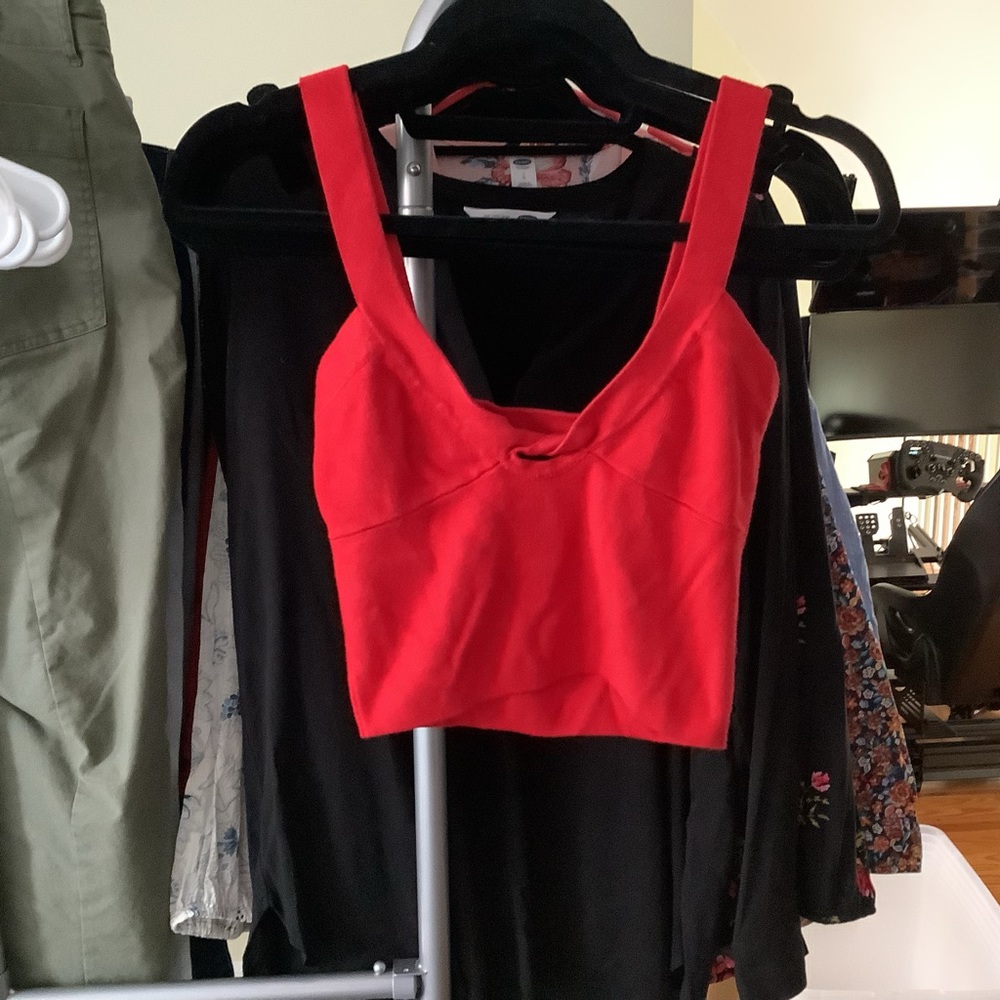 (Bin 4) Zaful cropped twist knot sweater tank top, Size M